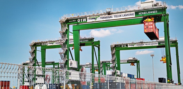 STACKING CRANE