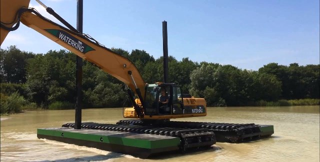 Amphibious Excavator Swamp Buggy Excavator Floating Pontoon